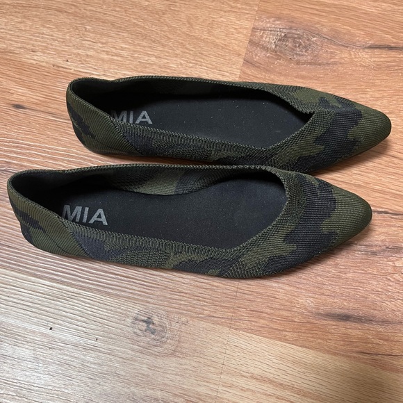 Lot of three pairs, Mia shoes, size 6 - Picture 6 of 7